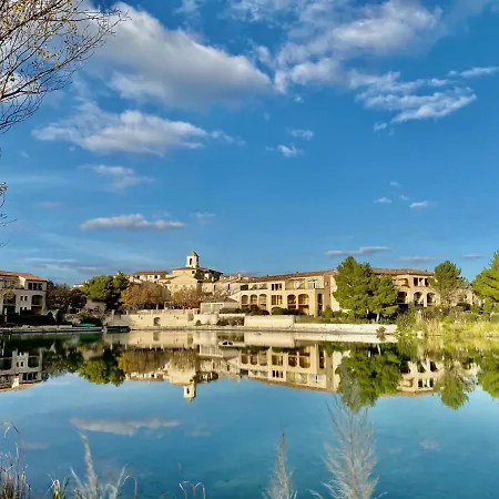 Maison 6 Pers. Avec Jardin, Terrasse, 2 Piscines Et Parking - Alpilles/luberon - Fr-1-658-23