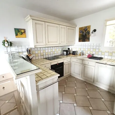 Vakantiehuis Maison 6 Pers. Avec Jardin, Terrasse, 2 Piscines Et Parking - Alpilles/luberon - Fr-1-658-23 *