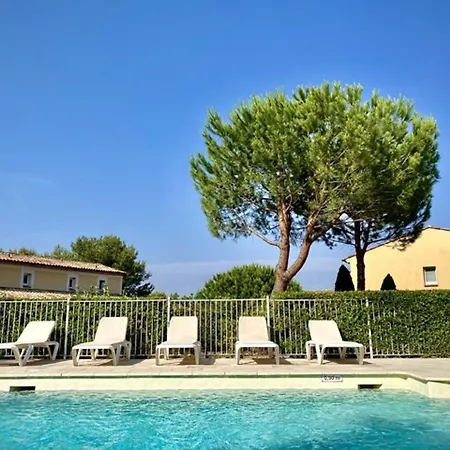 Maison 6 Pers. Avec Jardin, Terrasse, 2 Piscines Et Parking - Alpilles/luberon - Fr-1-658-23 Vakantiehuis *